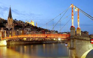 Puente de noche