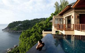 Vistas desde una piscina en una villa de Hotel