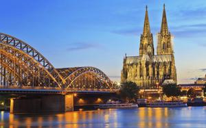 Catedral de Colonia, junto a la estaci�n de ferrocarril. 