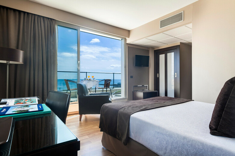 Hotel Front Mar�tim