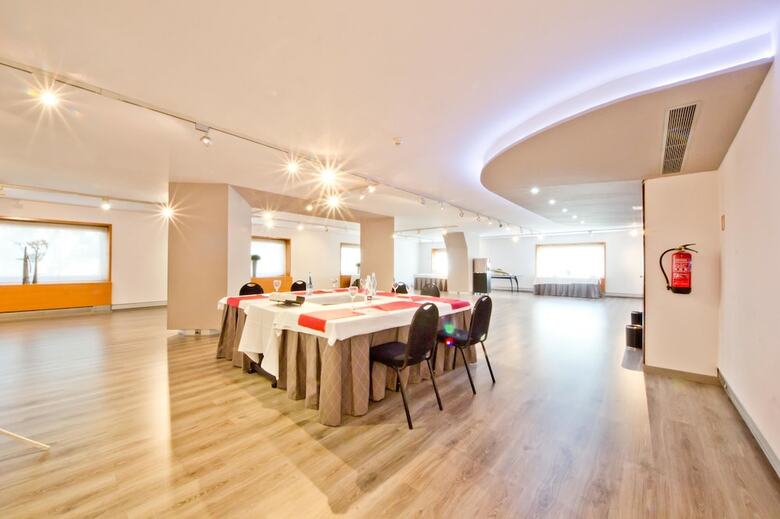Aparthotel Atenea Vall�s