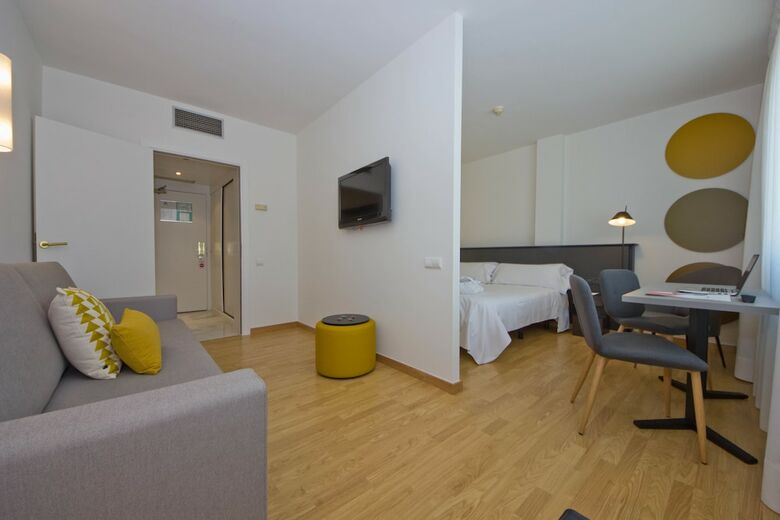 Aparthotel Atenea Vall�s