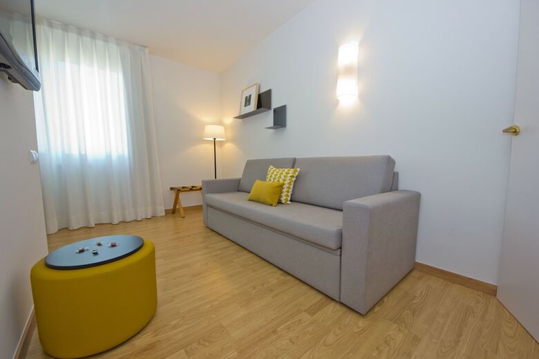 Aparthotel Atenea Vall�s