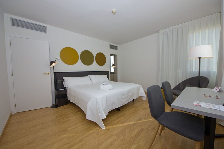 Aparthotel Atenea Vall�s