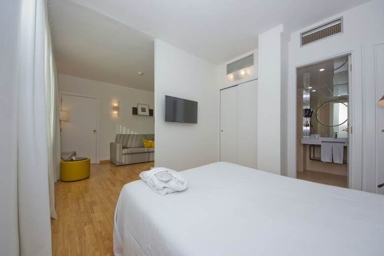 Aparthotel Atenea Vall�s