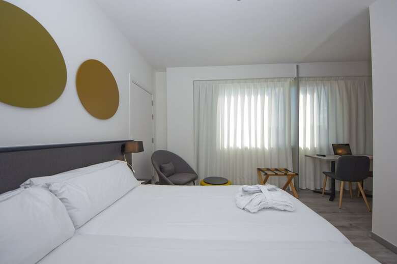 Aparthotel Atenea Vall�s
