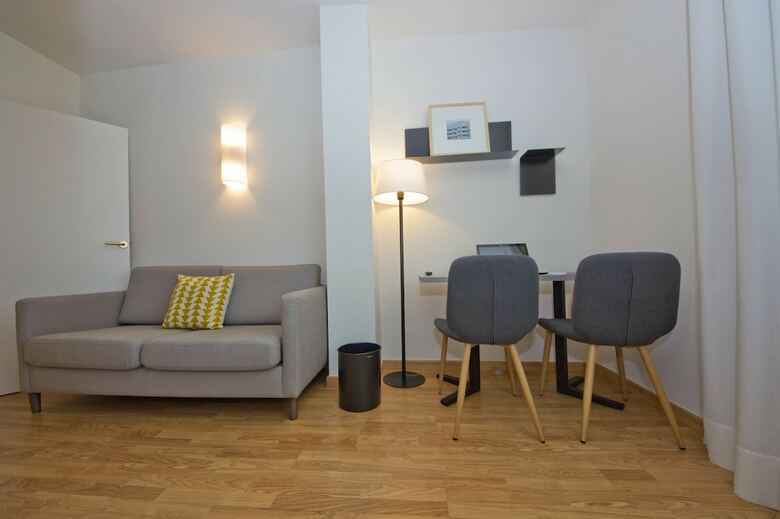 Aparthotel Atenea Vall�s