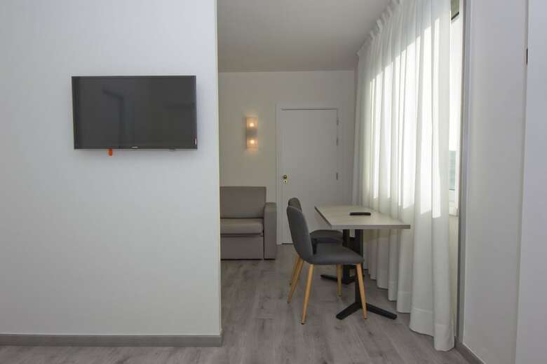 Aparthotel Atenea Vall�s