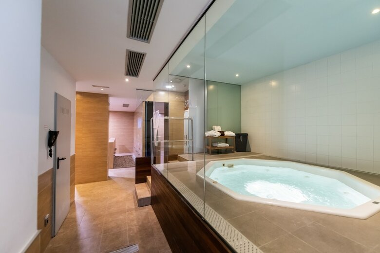 Aparthotel Atenea Vall�s