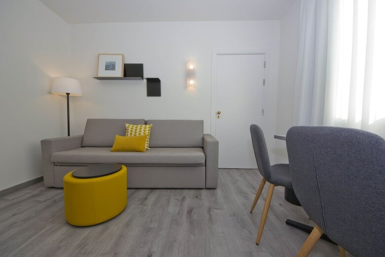 Aparthotel Atenea Vall�s