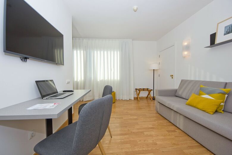 Aparthotel Atenea Vall�s