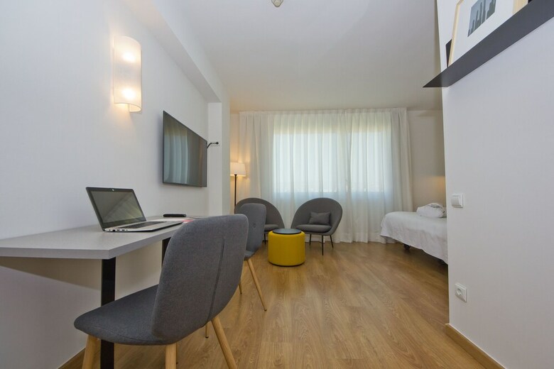 Aparthotel Atenea Vall�s