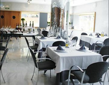 Aparthotel Atenea Vall�s