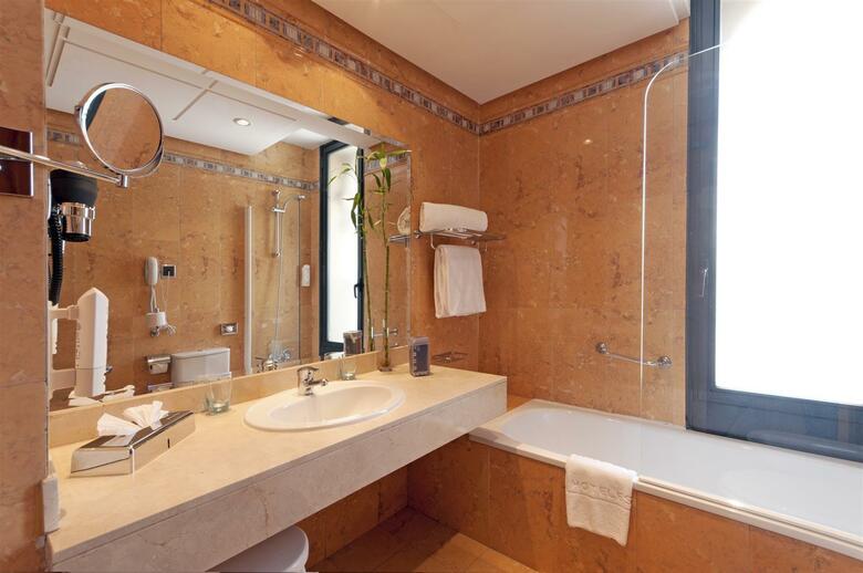 TRYP Madrid Cibeles Hotel