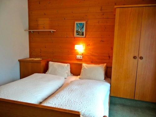 Hostal Ski & Bike Pension Maria