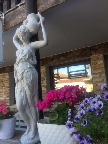 Hostal Guesthouse Versailles