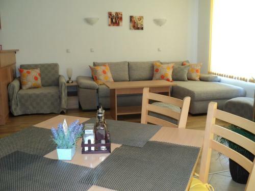 Meni Apartments And Guest Rooms