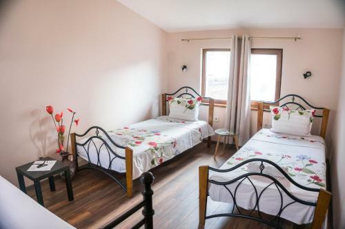 Hostal Guest Rooms The Old House