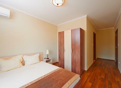 Rose Gardens Apartments