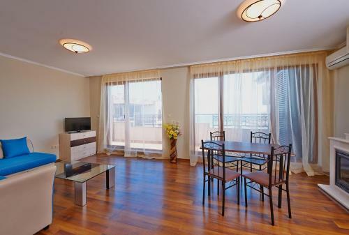Rose Gardens Apartments