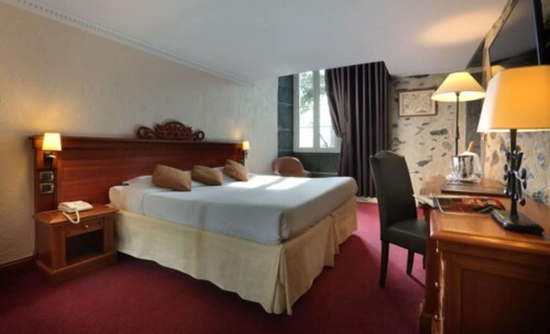 Hotel Ch�teau Des Comtes De Challes