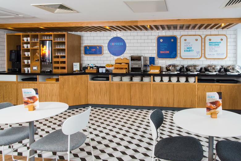 Hotel Express By Holiday Inn Cardiff Bay