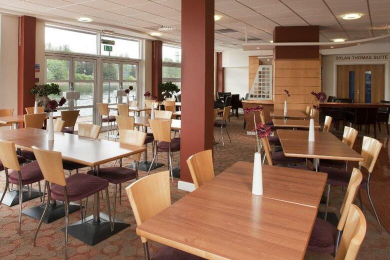 Hotel Express By Holiday Inn Cardiff Bay