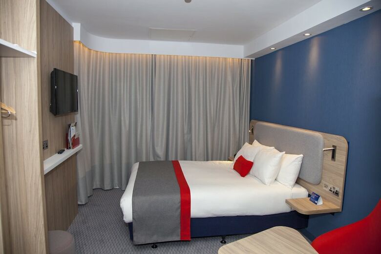 Hotel Express By Holiday Inn Cardiff Bay