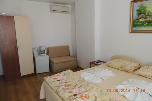 Hostal Holiday House