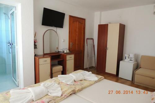 Hostal Holiday House