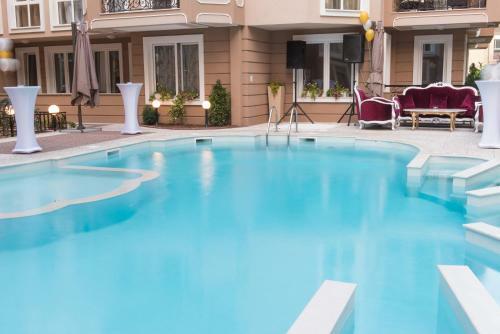 Deluxe Private Apartment