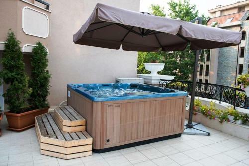 Deluxe Private Apartment