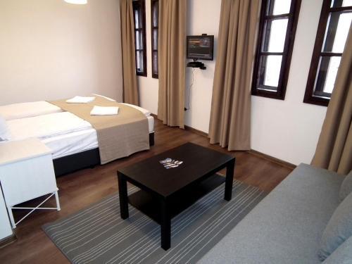 Hostal White House