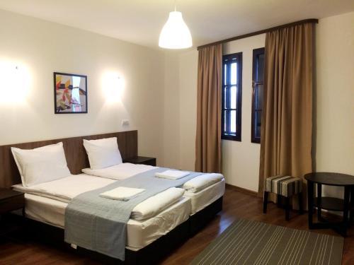 Hostal White House
