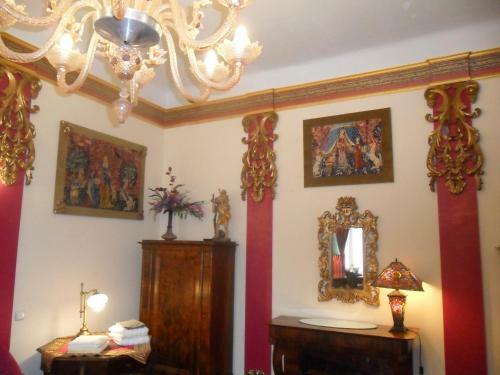 Hostal B&B Near Castle