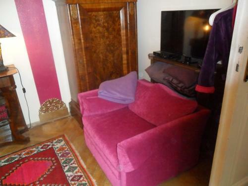 Hostal B&B Near Castle