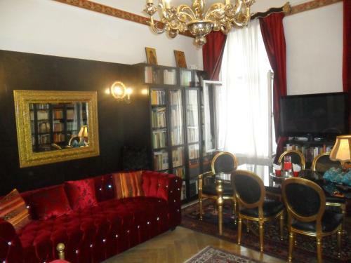 Hostal B&B Near Castle