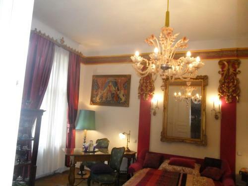 Hostal B&B Near Castle