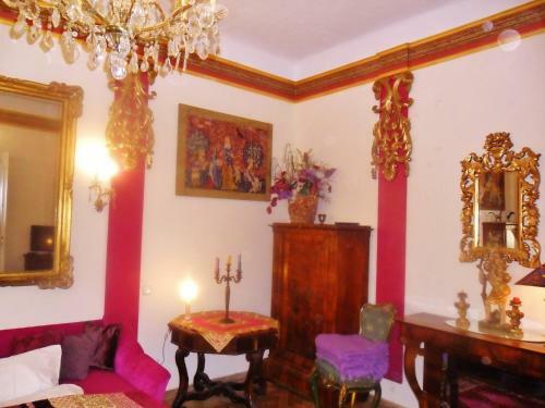 Hostal B&B Near Castle