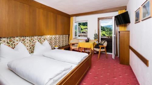 Hostal Traditionsgasthof Wei�bacher