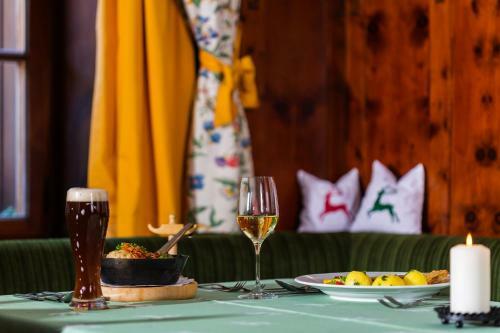 Hostal Traditionsgasthof Wei�bacher