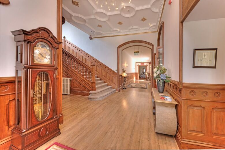 Newton Hotel