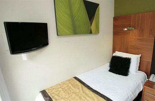 Acorn Hotel
