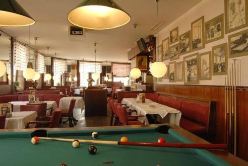 Hostal Madar Caf� Central Melk