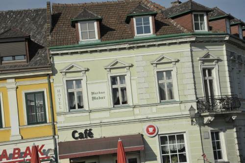 Hostal Madar Caf� Central Melk