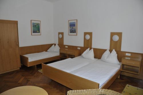 Hostal Madar Caf� Central Melk