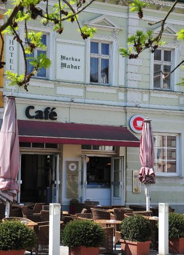 Hostal Madar Caf� Central Melk