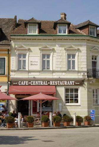 Hostal Madar Caf� Central Melk