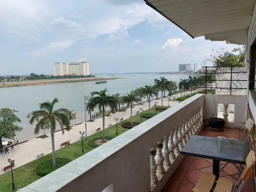 River Star Hotel