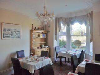 Albergue Burton Villa Guest House